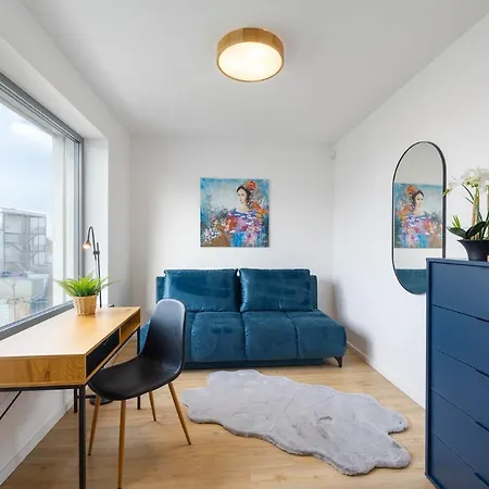 By The Golf Course * Hruba Borsa