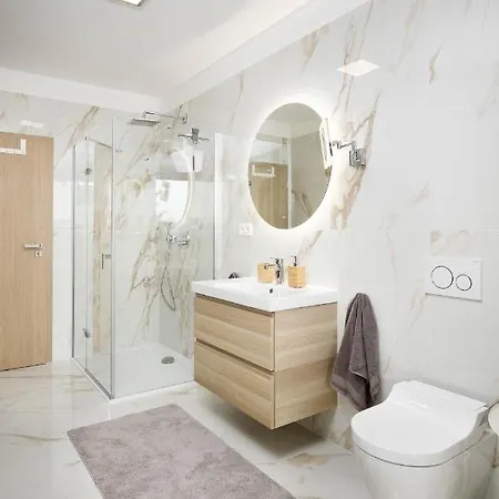 By The Golf Course アパート